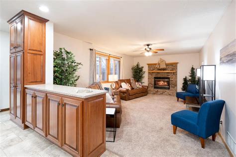 THE 10 CLOSEST Hotels to Lakeside Park, Champlin .